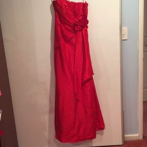Red shoulderless prom/bridesmaid dress